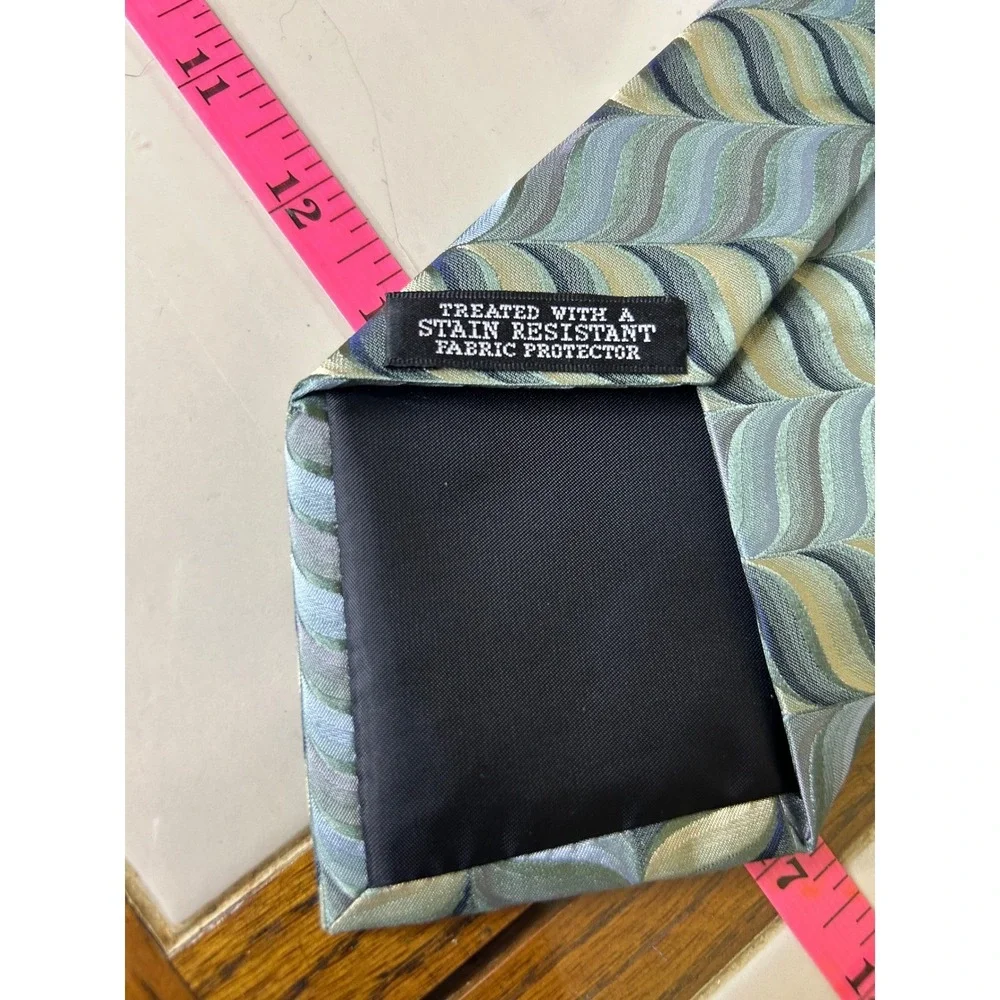 Van Heusen Stain Resistant Blue Wave Pattern Necktie Men's Fashion‎ Formal
